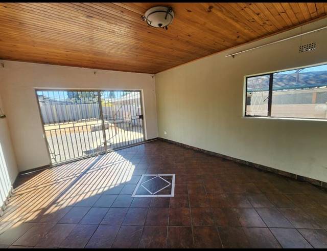 3 BEDROOM HOUSE FOR SALE IN RACEVIEW